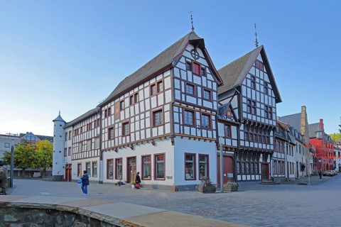 Half-timbered houses, pedestrians, market, Marktstraße, Bad Münstereifel, Ahrgebirge, Eifel, North