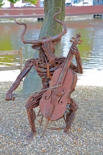 Sculpture The Concert by Günther Fahrner, rusty metal sculpture, sheet metal, modern art, bizarre