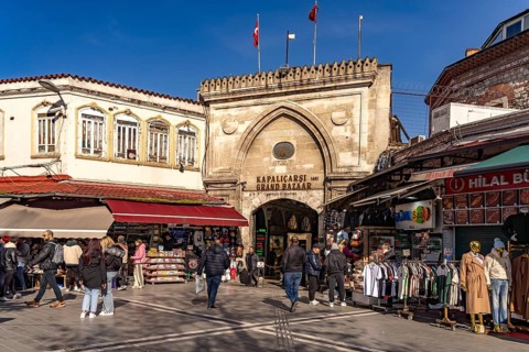 The Beyazit entrance to the Grand Bazaar Kapali Çarsi Istanbul, Turkey
