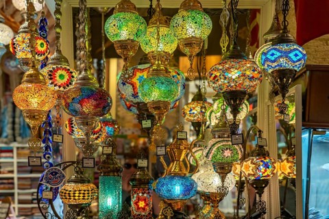 Colourful lights at the Egyptian Bazaar Misir Çarsisi or Spice Bazaar in Eminönü, Istanbul, Turkey