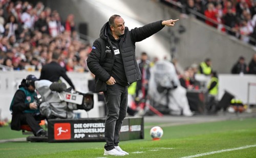 Coach Frank Schmidt 1. FC Heidenheim 1846 FCH on the sidelines Gesture Gesture MHPArena, MHP Arena