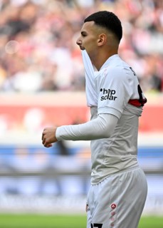 Badredine Bouanani VfB Stuttgart (27) Disappointment disappointed after missed goal opportunity