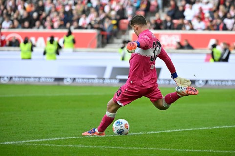 Goalkeeper Alexander Nübel VfB Stuttgart (33) Action on the ball MHPArena, MHP Arena Stuttgart,