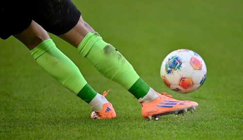 Close-up, Goalkeeper Diant Ramaj 1. FC Heidenheim 1846 FCH (41) Goal kick action Adidas MHPArena,