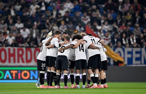 German national team team building, team circle in front of the start of the World Cup qualifier,