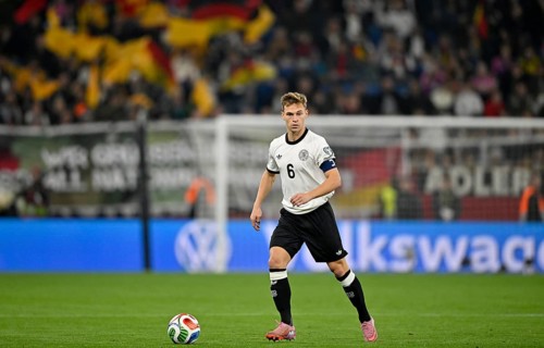 Joshua Kimmich GER (06) Action on the ball in the background perimeter advertising logo Volkswagen