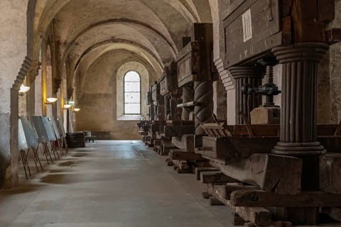 Lay refectory with historic wine presses, dining room of the lay brothers, Eberbach Monastery,