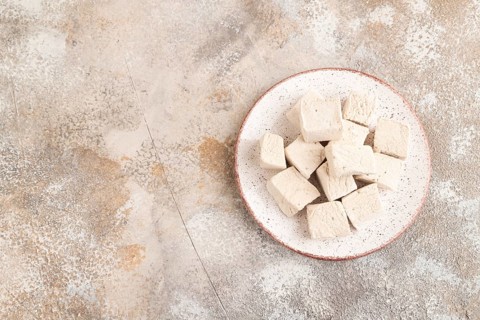Coffee marshmallow on brown concrete background. top view, flat lay, copy space
