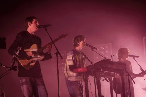 Jules Crommelin (Gitarrist), Patrick Hetherington (Keyboarder) und Noah Hill (Bassist) von Parcels