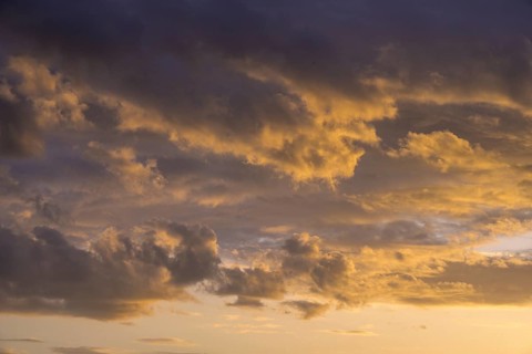 Wolken bei Sonnenuntergang, Infozentrum Isarmündung, Moos, Bayern, Deutschland
