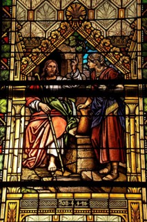 Buntglasfenster in der evangelisch-lutherischen Kirche von 1912, hergestellt von der Hofglasmalerei