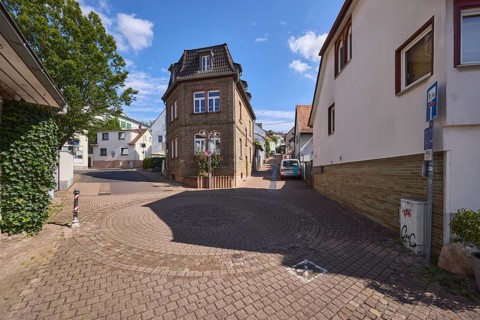 Haus, allgemeine Architektur, Straßen, Bäume, blauer Himmel, Cumuluswolken, Kreuzung Kurhausstraße
