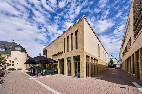 Stadtbücherei, Kókkos Café und Meze, Außenbereich, Geschäftsgebäude, moderne Architektur,