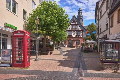 Fußgängerzone, historisches Rathaus, Altes Rathaus Café Hofheim am Taunus, Fachwerkhaus, Gehweg aus