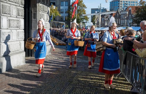 Group of woman in traditional dress, cheese market, Alkmaar, Alkmar, Noord-Holland, North Holland,