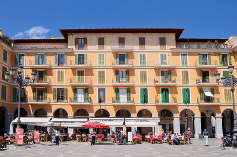 Restaurant and street café in Placa Major, Palma de Majorca, Majorca, Balearic Islands, Spain