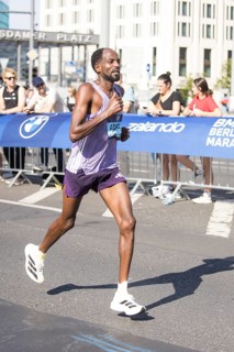Guye Adola (ETH), later in 4th place, at KM38 in front of Potsdamer Platz at the 51st BMW Berlin
