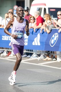 Robert Ngeno (KEN), retired shortly in front of the finish at KM39, here at KM38 in front of
