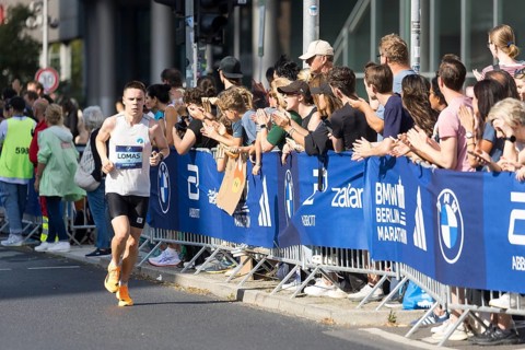 Erik Lomas (NOR), later in 23rd place, at KM38 in front of Potsdamer Platz at the 51st BMW Berlin