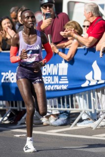 Rosemary Wanjiru (KEN), later fastest woman, at KM38 in front of Potsdamer Platz at the 51st BMW