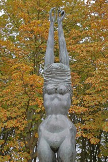 Sculpture Große Neeberger Figur von Wieland Förster 1997, nude standing female figure, nude,