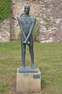 Sculpture Freedom Fighter by Fritz Cremer 1947, sculpture park, standing male figure with arms