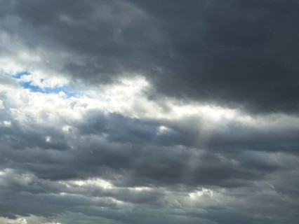 Heavily overcast sky with cloud cover Dense cloud cover Nimbostratus clouds Rain clouds, rays of
