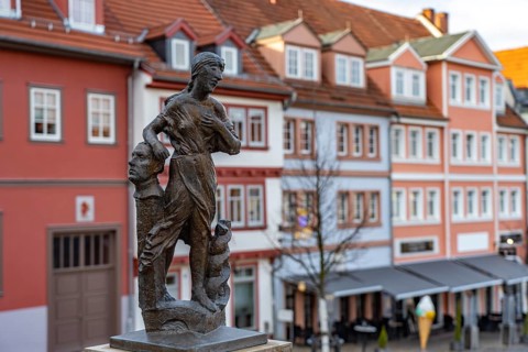 Bronze sculptures of Gotha's virtues on the balustrade of the horse trough on the main market