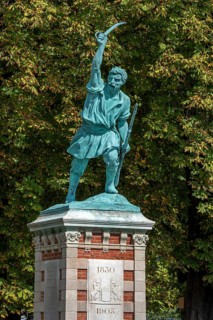 Bronze statue De Groene Jef by Jef Lambeaux for the 75th anniversary of Belgian independence in the