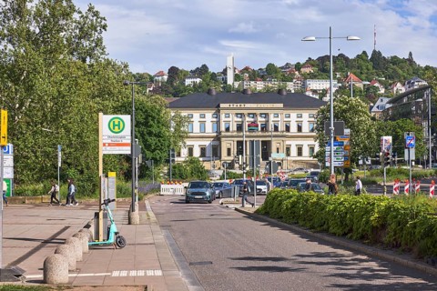 Bus stop Charlottenplatz position 5, StadtPalais - Museum für Stuttgart, Wilhelmspalais, architect