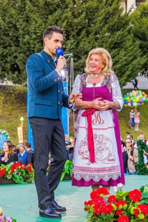 Bavarian Radio presenter Dominik Göbl in conversation with Elisabeth Polaczy, head of the historic