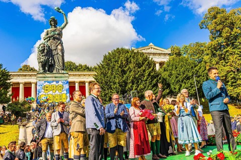 The Grand Finale with the guests of honour on the stage of the Bavarian Broadcasting Corporation,