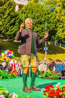 The Lord Mayor of the City of Munich Dieter horse-rider conducts the musicians of the Wiesnwirte