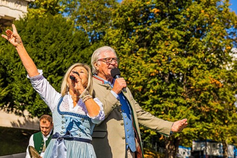 Performance of the folk music duo Marianne and Michael on the stage of the Bayrischer Rundfunk,