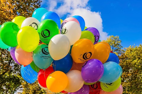 Colourful balloons for the grand finale of the Wiesnwirte Platzkonzert, Festwiese, Theresienwiese,