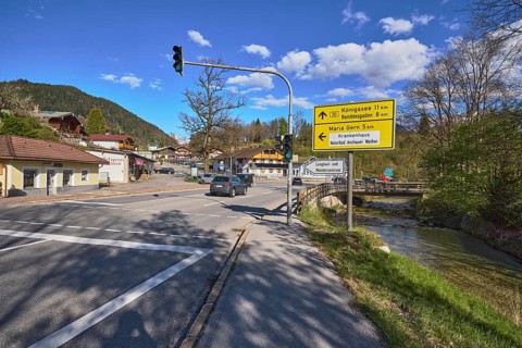 Signposts to Königssee, Berchtesgaden, Maria Gern and natural swimming pool Achauer Weiher,