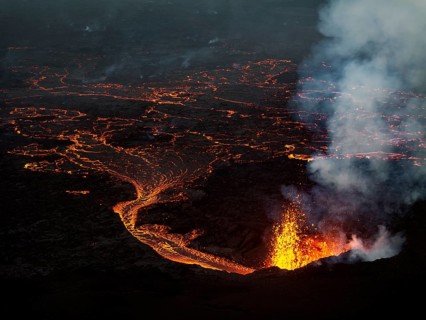 Lava, volcanic eruption, volcano, ash cloud, aerial view, Sundhnúkur crater chain, July 2025,