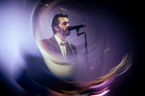 Ben Schneider, singer of Lord Huron live at the Berlin Tempodrom on 08/09/2025 Note: the photo was