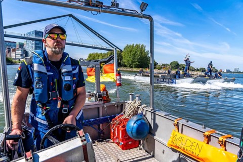 Exercise run of a multi-purpose pontoon on the Rhine, support boat of the specialist group for