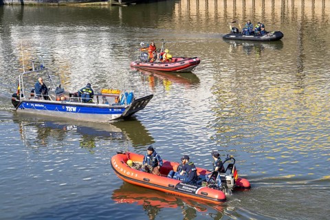 Multi-purpose boat, inflatable boats, of the THW during a training trip on the Rhine near
