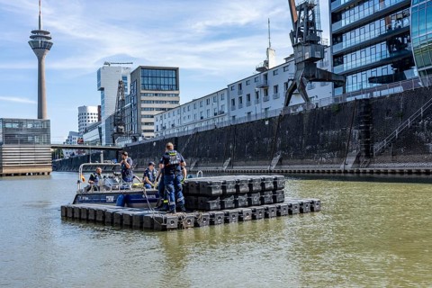 Transport of a floating platform with the jet-float system, this can be used as a work platform,
