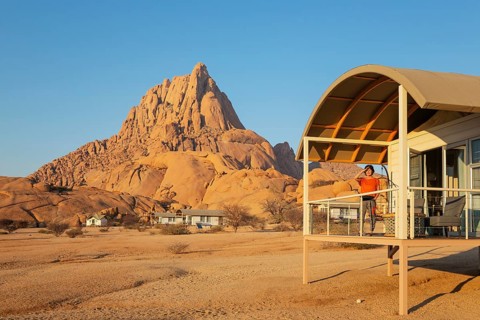 The isolated Spitzkoppe mountain (1728 m) provides a dramatic backdrop for the chalets of the