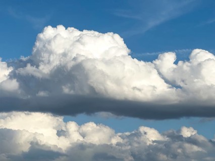 Stratocumulus in the centre of the picture, dense cloud cover from many cumulus clouds in the