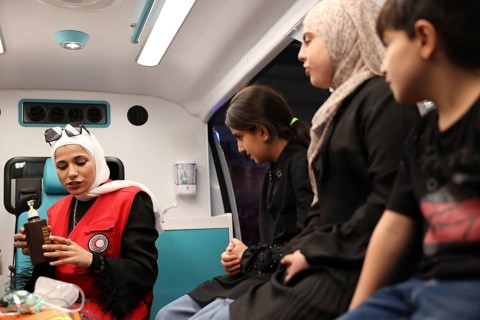 Syrian Arab Red Crescent volunteers conduct first aid training for children during the Damascus