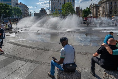 Fountain in the Stachus roundabout, builder Bernhard Winkler, architect, Munich, Bavaria, Germany