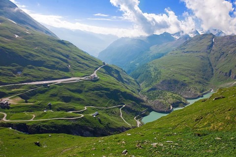 View to the left Großglockner-Hochalpenstraße access road access road to Franz-Josefs-Höhe in the