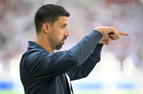 DAZN TV expert Sami Khedira, gesture gesture Bundesliga, MHPArena, MHP Arena Stuttgart,