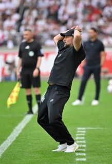 Coach Sebastian Hoeneß VfB Stuttgart on the sidelines gestures disappointed after missed chance,