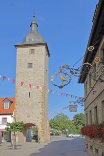 Historic Lower Tor, nose sign of the Gasthaus zum Storchen, town gate, town tower, Volkach, Lower