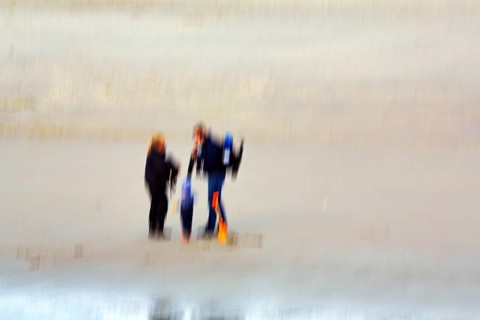 Couple with child on the North Sea beach, wipe effect, long exposure, Sankt Peter-Ording,